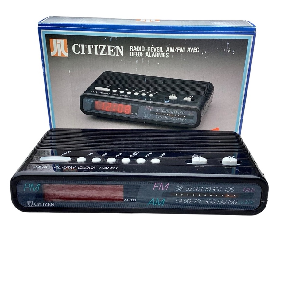 CITIZEN Clock Radio with Dual Alarm Vintage